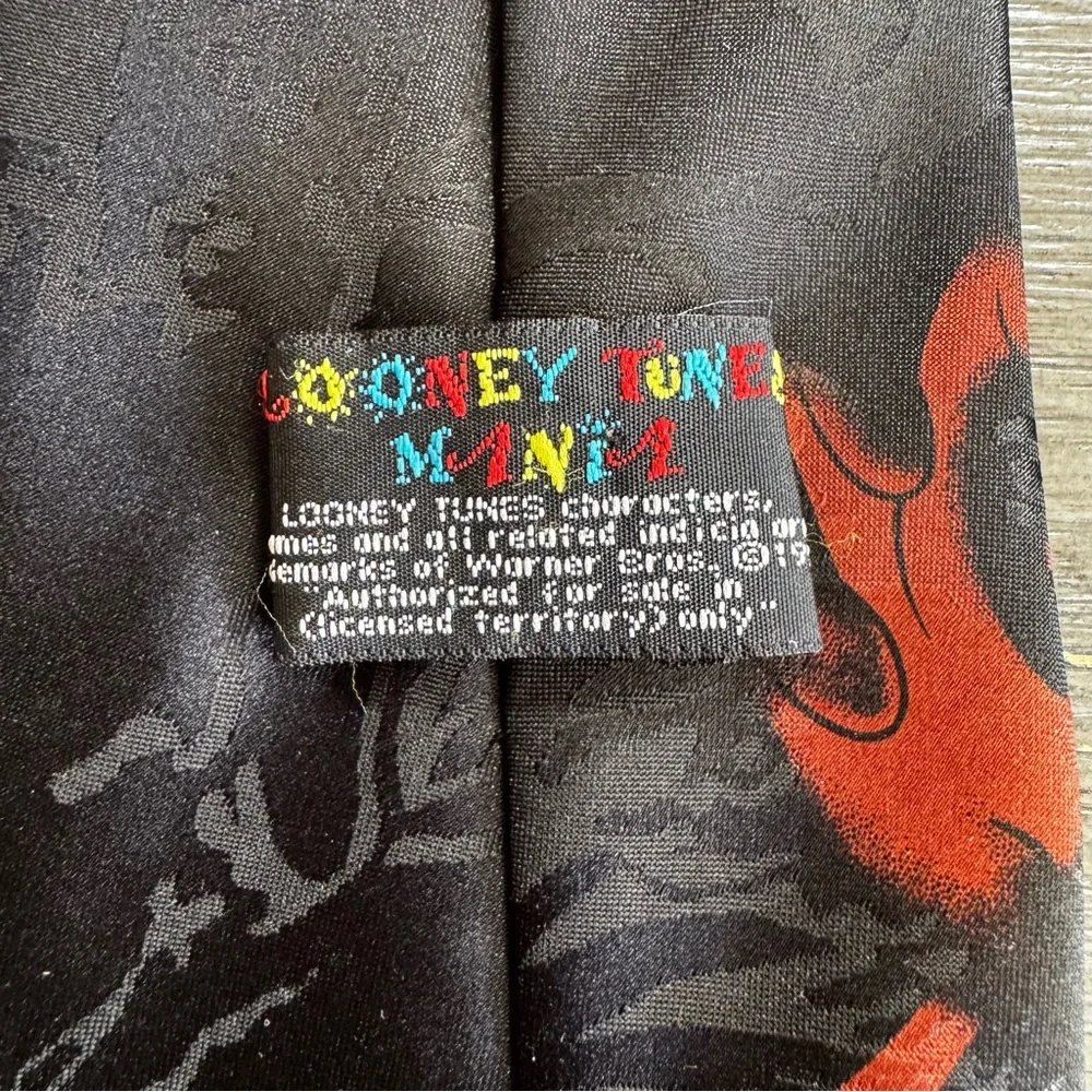 Vintage 90’s Looney Toons Taz Black Graphic Tie